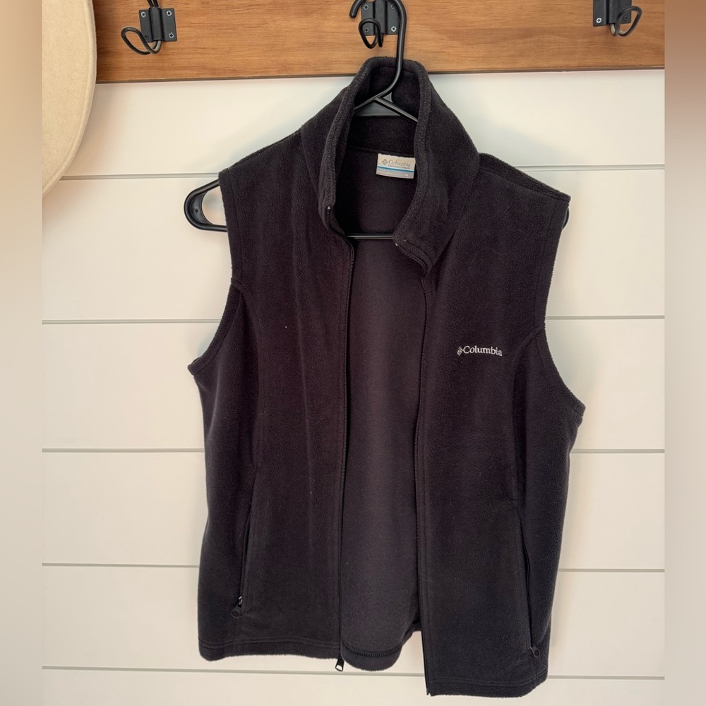 Grey Columbia Vest, No Flaws No Stains, Size Medium